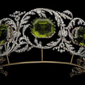 Birthday Crown 32.2 Carat Rose Cut Diamond & Peridot 91.65 Gms 925 Sterling Silver
