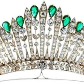 Girls Crown 20.4 Carat Rose Cut Diamond & 40 Carat Emerald 89 Gms 925 Sterling Silver