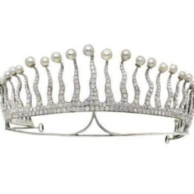 Bridal Crown 16.8 Carat Rose Cut Diamond & 60 Carat Pearl 81.32 Gms 925 Sterling Silver