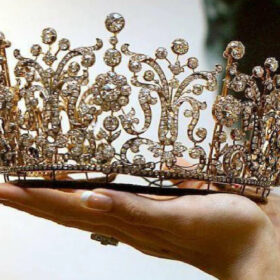 Queen Crown 22.63 Carat Rose Cut Diamond 157.73 Gms 925 Sterling Silver