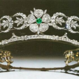 Bridal Crown 16.58 Carat Rose Cut Diamond & 2 Carat Emerald 75.5 Gms 925 Sterling Silver