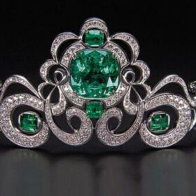 Bridal Crown 10.5 Carat Rose Cut Diamond & 22 Carat Emerald 80.5 Gms 925 Sterling Silver