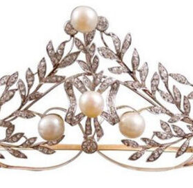 Bridal Crown 19 Carat Round Brilliant Diamond & Pearl 70 Gms 14K Gold