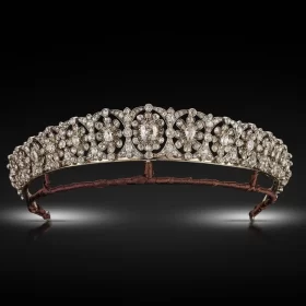 Fashionable 48 Carat Diamond 925 Sterling Silver Vintage Crown