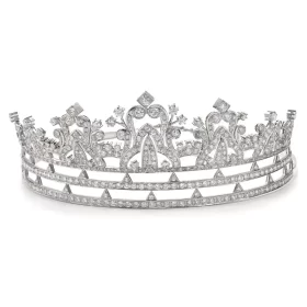 Casual 20.16 Carat Diamond  70.56 Gms 14Kt White Gold Vintage Crown